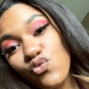 Meet your Posher, Emanualle